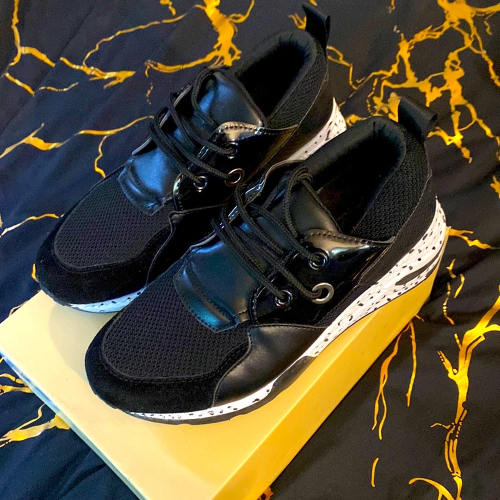 Black and white wedge sporty fashion shoe